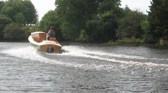 Minimal wake means all the power is used to go forward.