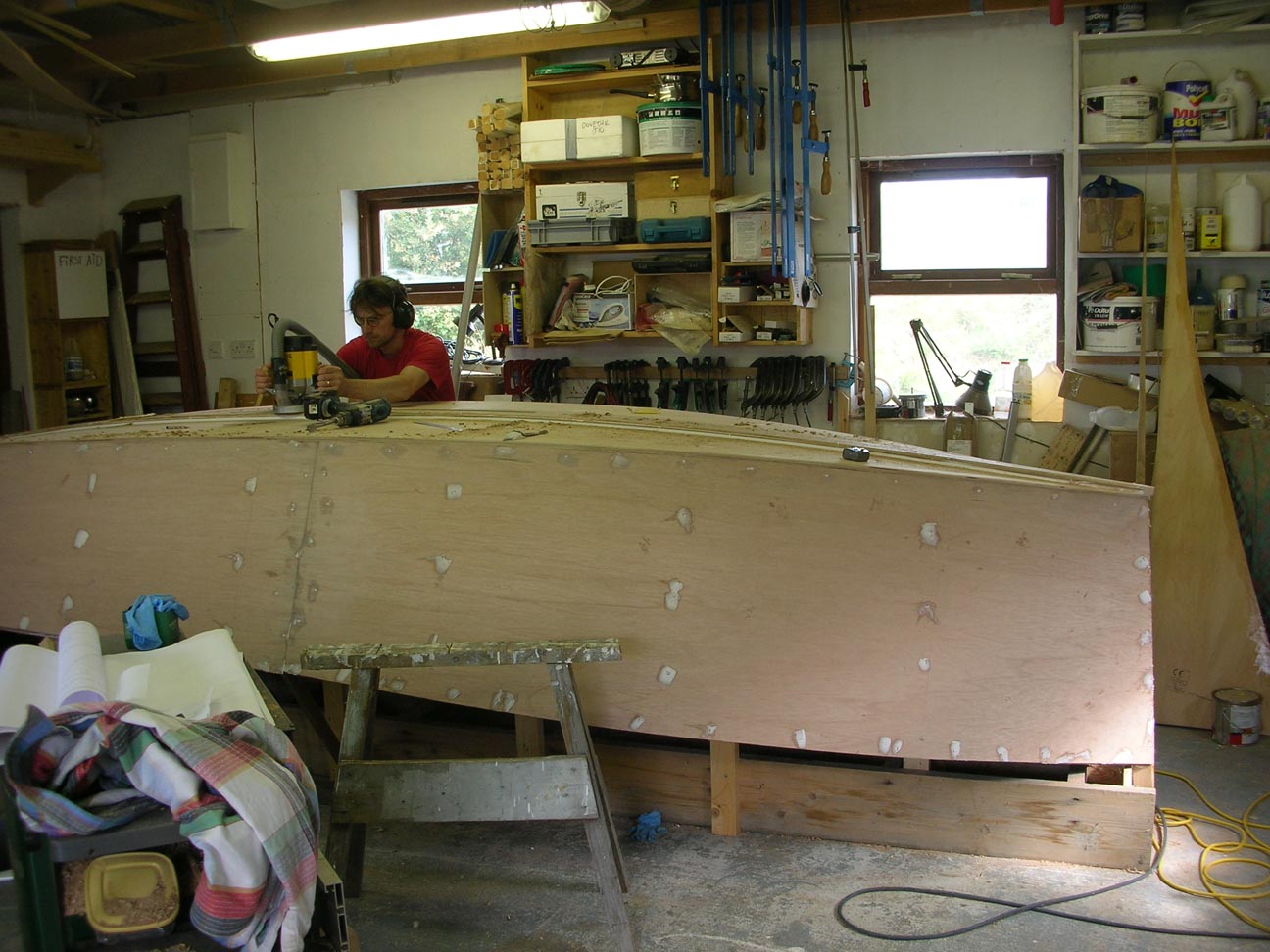 Catbirdcentreslot Cutting the centre board slot in th ekeel of a Catbird 16 lugsail sharpie, by Roeboats, West Cork, Ireland, For sale.